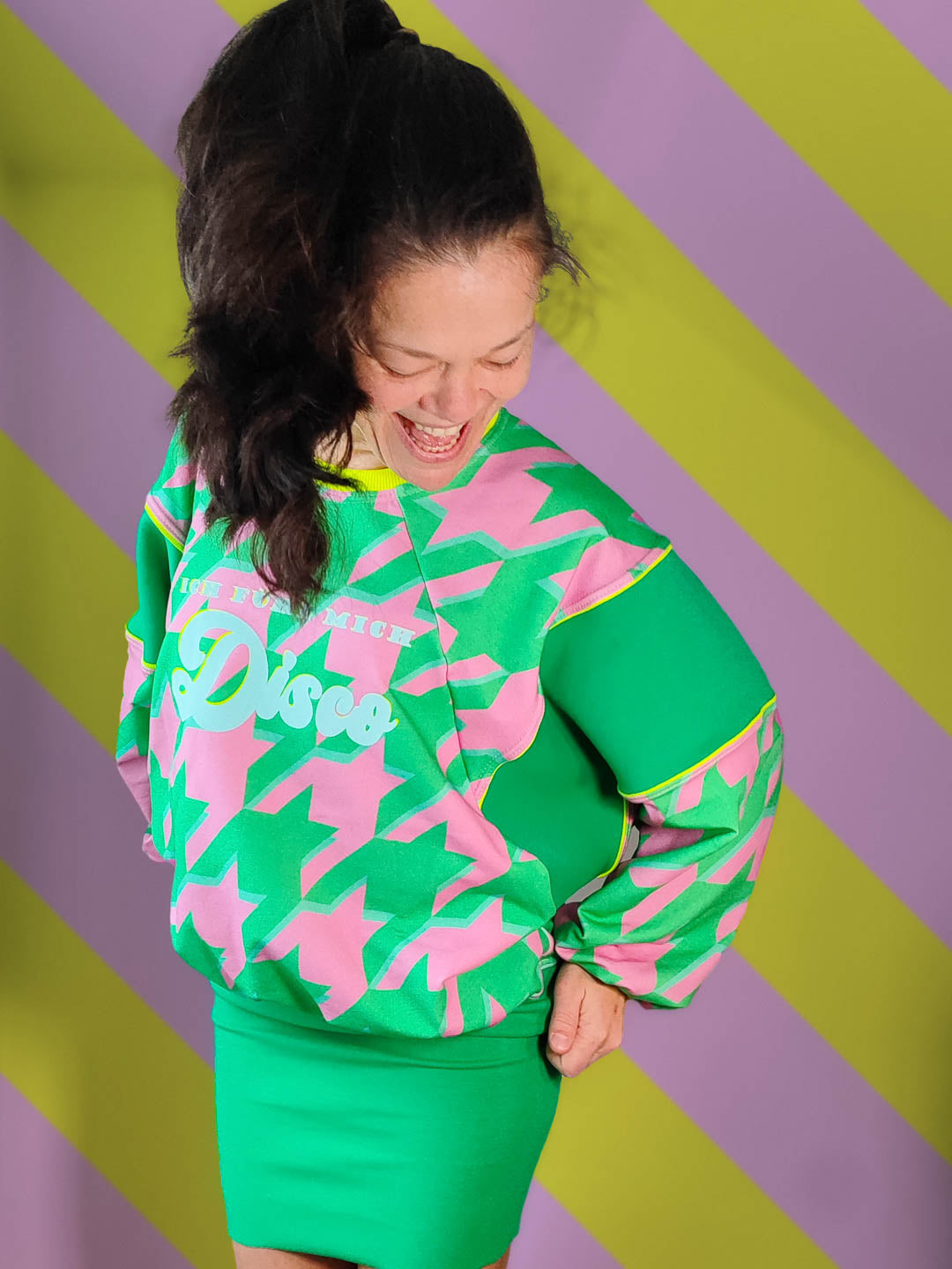 J&amp;J Kuschelsweat Big Rooster Kick grün rosa extrabreit