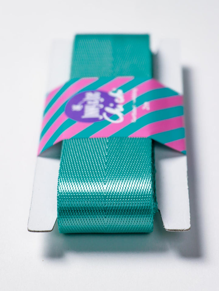 J&amp;J Gurtband Shiny fishbone 38mm emerald