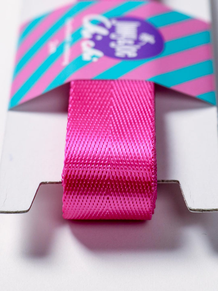 J&amp;J Gurtband Shiny fishbone 25mm magenta