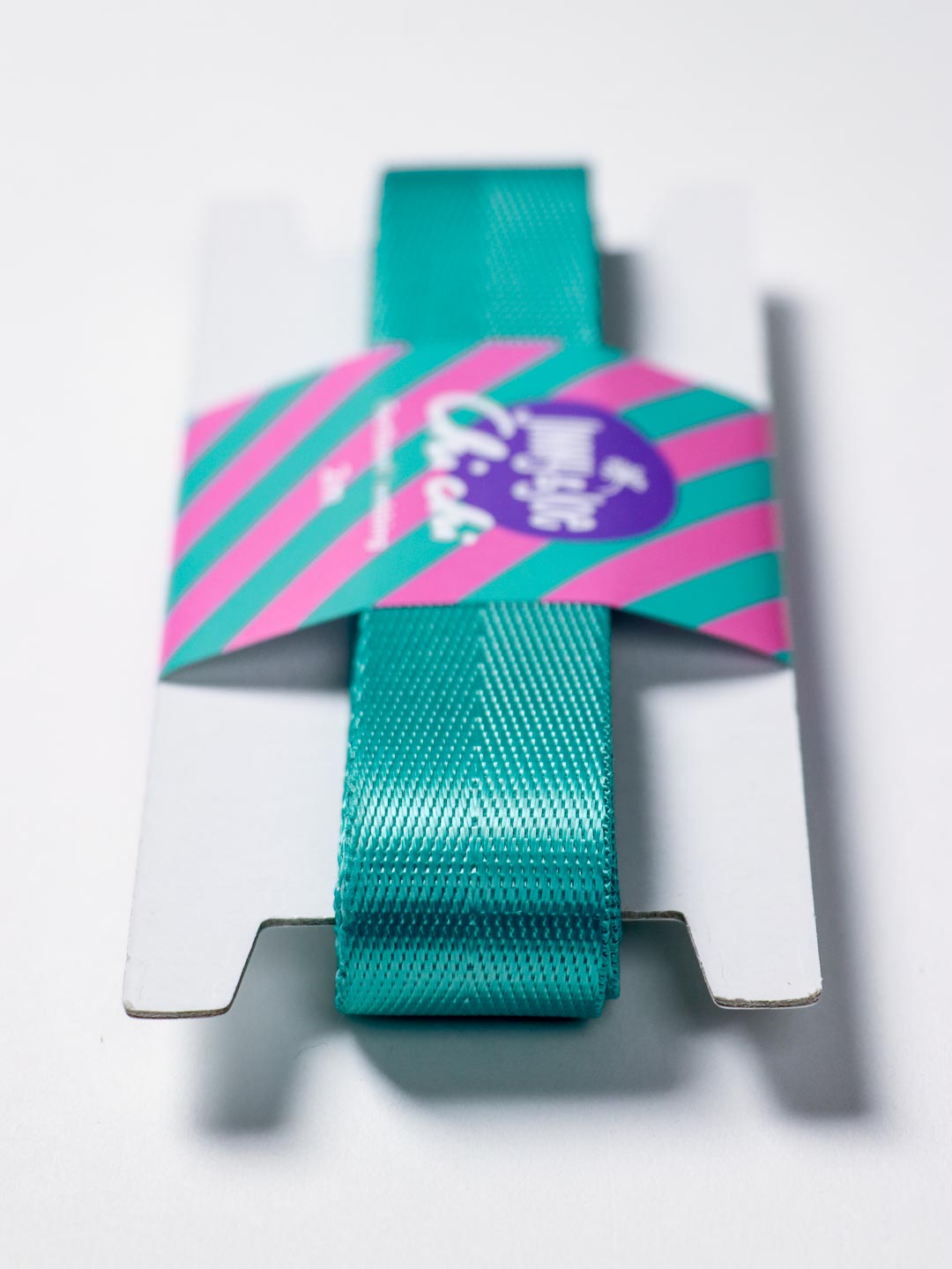 J&amp;J Gurtband Shiny fishbone 25mm emerald
