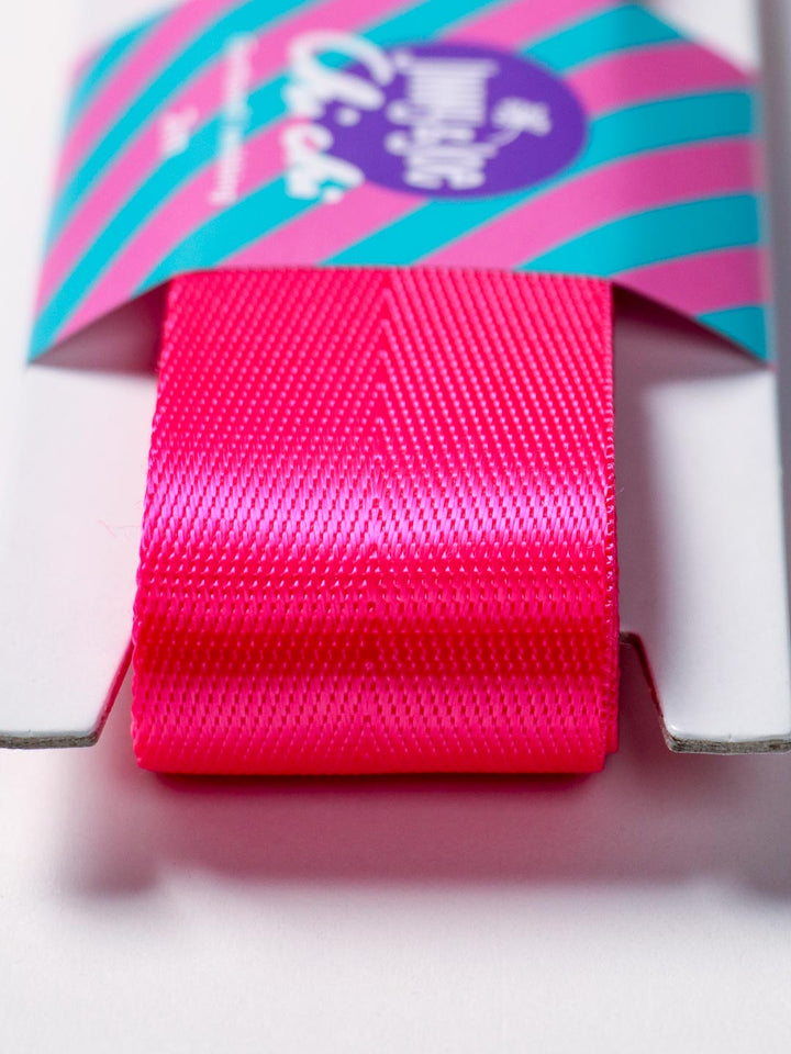 J&amp;J Gurtband Shiny fishbone 38mm neon pink