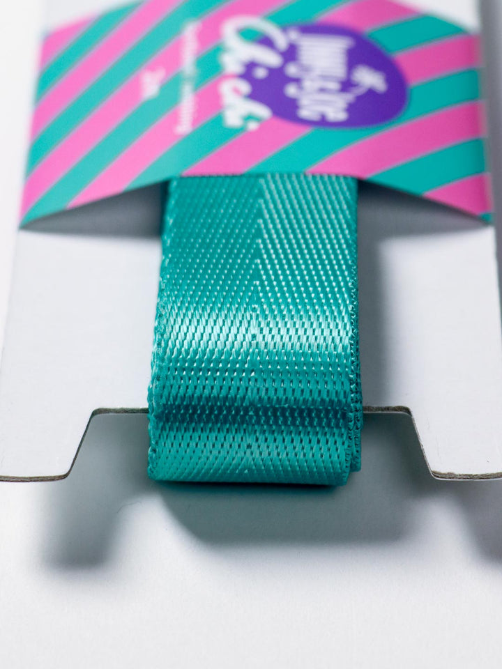 J&amp;J Gurtband Shiny fishbone 25mm emerald