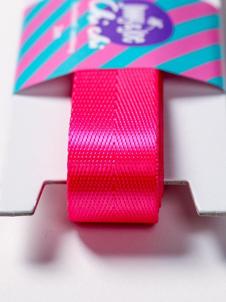 J&amp;J Gurtband Shiny fishbone 25mm neon pink