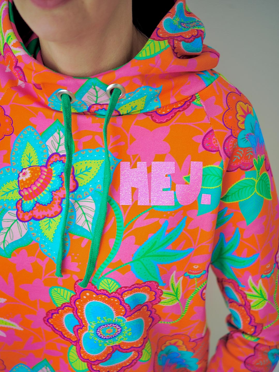 J&amp;J Bio Retrosweat Fabulous Flowers orange pink