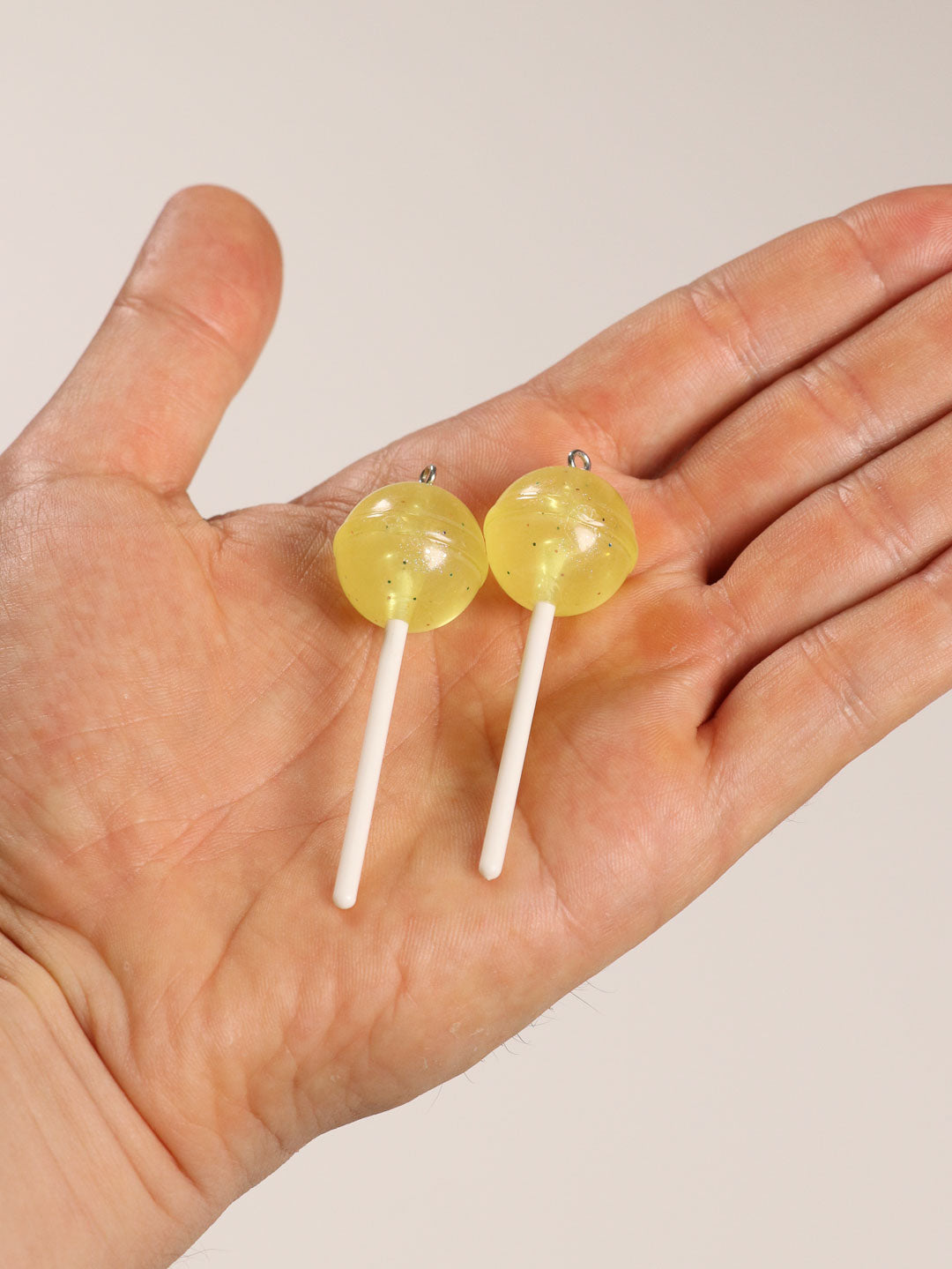 J&amp;J Lollipop glow in the dark gelb