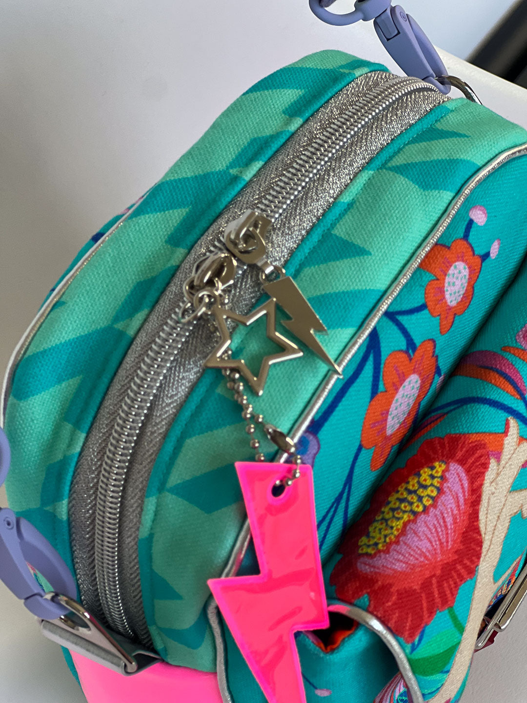 J&amp;J Canvas little Sisterhood cyan