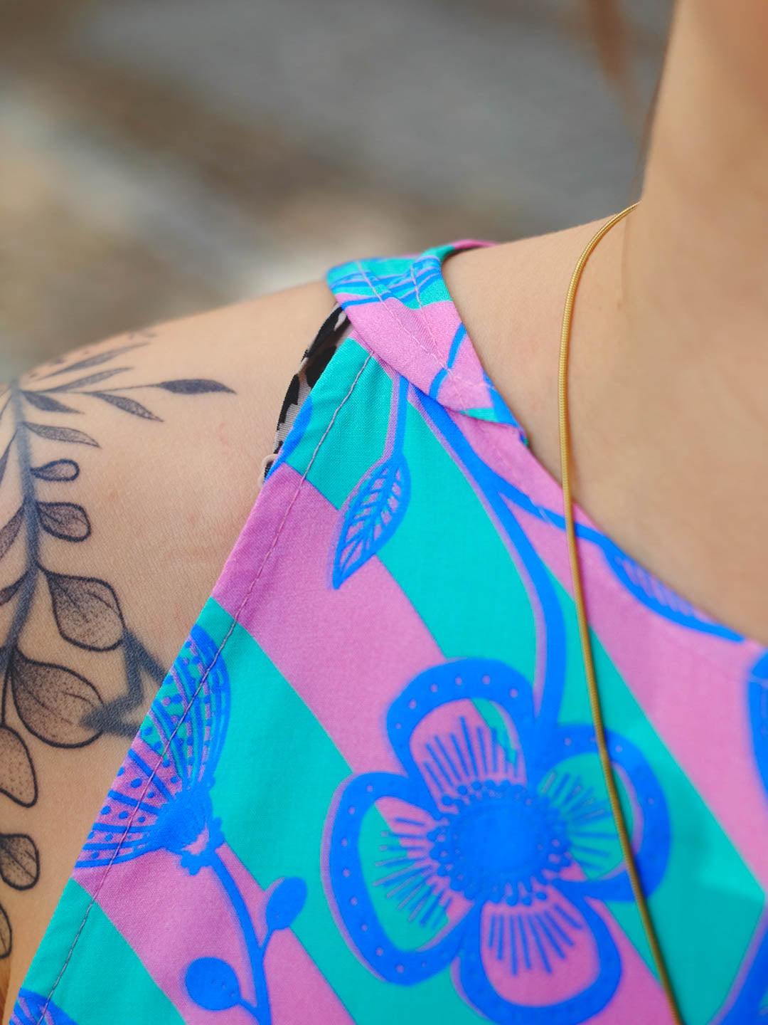 J&amp;J Viskose Big Bouquet rosa emerald