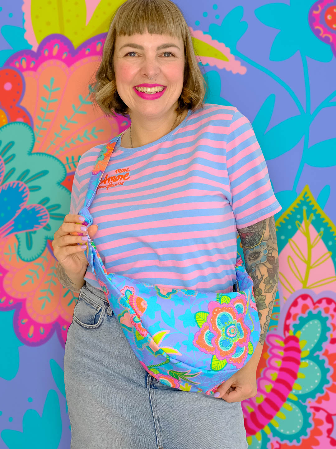 J&J Bio Canvas Fabulous Flowers blueberry