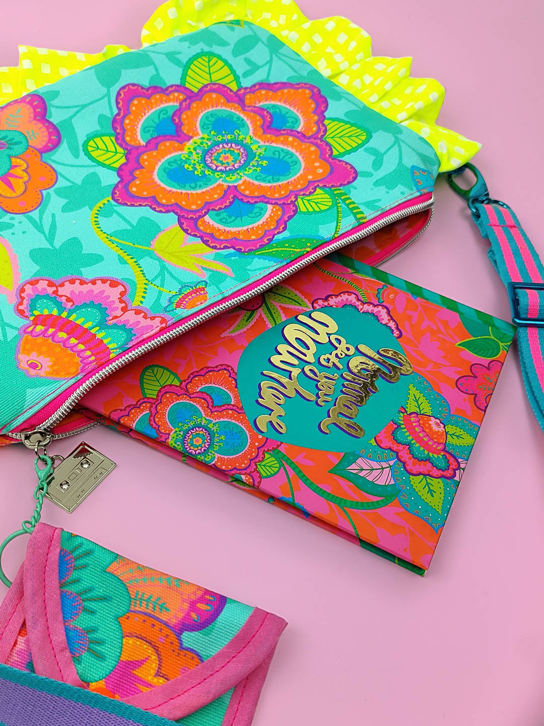 J&J Bio Canvas Fabulous Flowers aqua