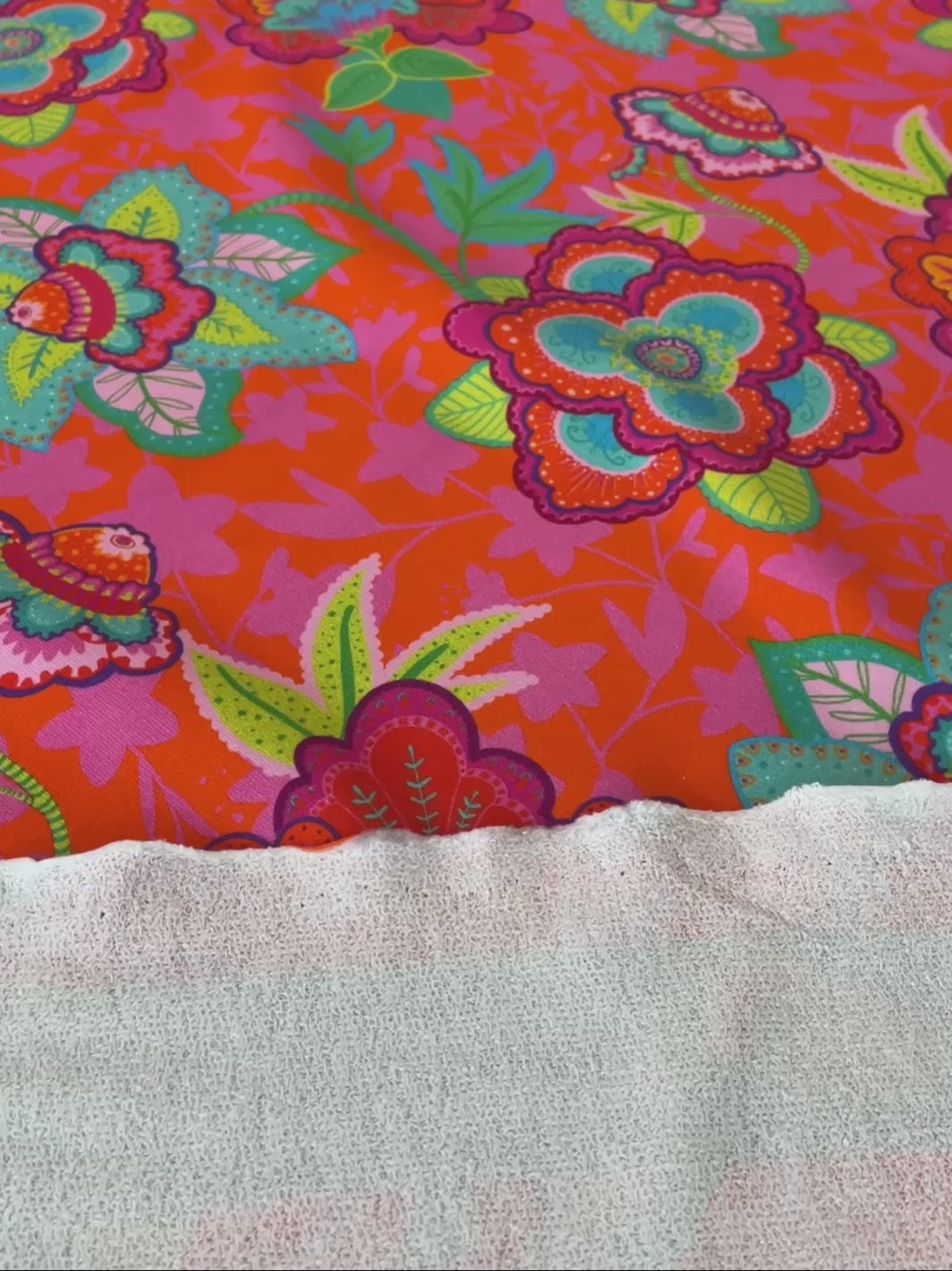 J&amp;J Bio Retrosweat Fabulous Flowers orange pink